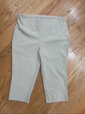 Chico's Tan Pull-On Capri Pants